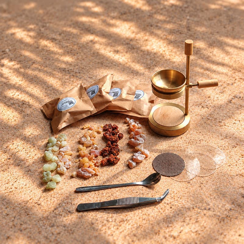 AUROOA Elevate Royal Hojari Discovery Set – Brass Incense Burner & 200g Natural Resins